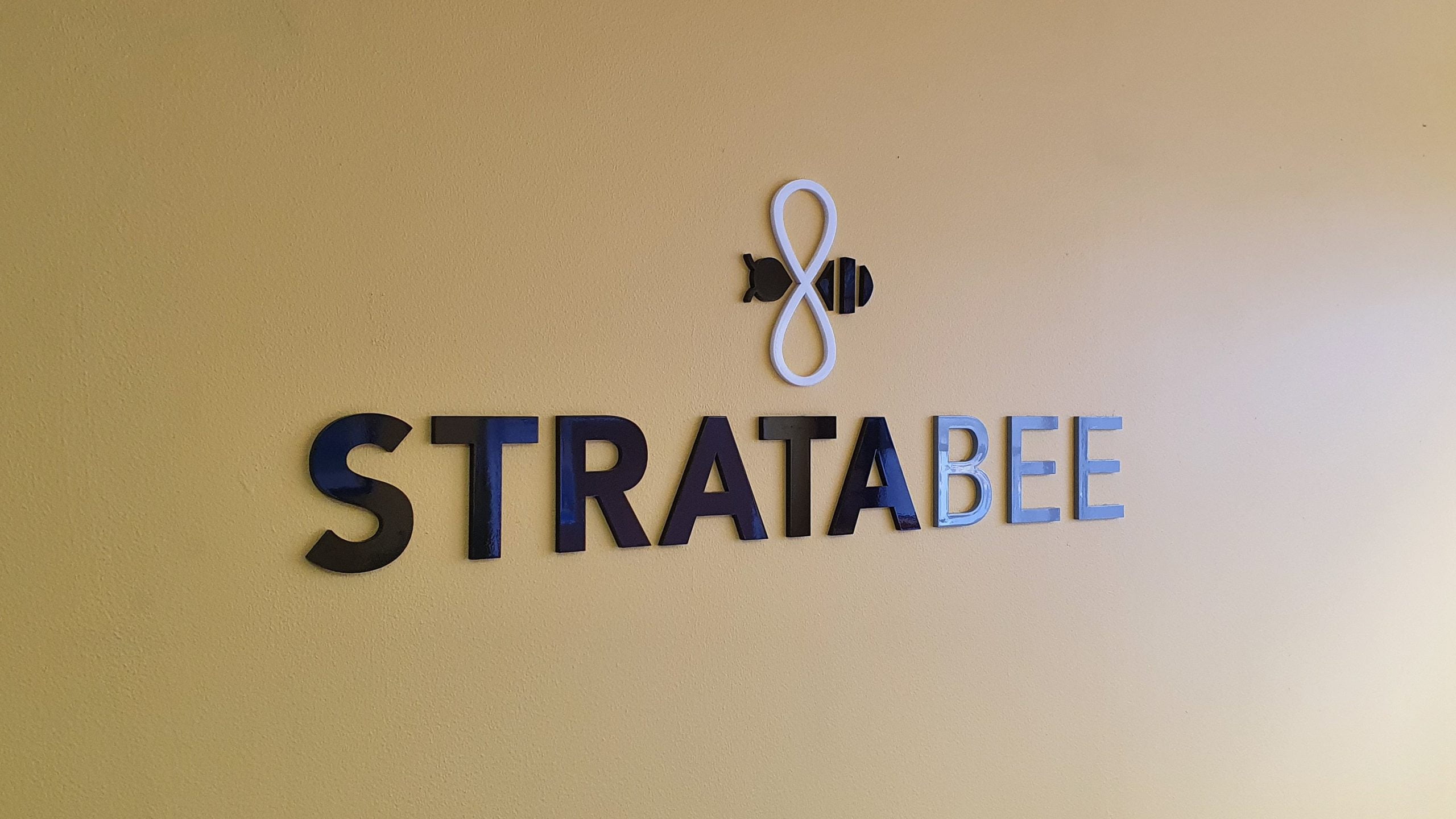 StrataBee Office Logo
